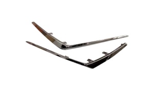 KICKS 2022 FRONT BUMPER STRIP SIDE